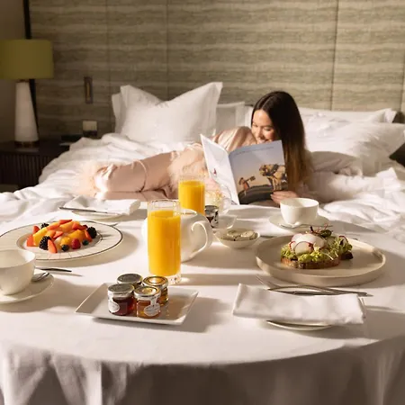 Four Seasons Hotel London At Tower Bridge-3